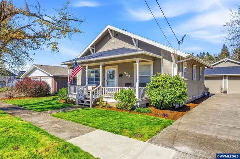 423 S 1st St, Silverton, OR 97381