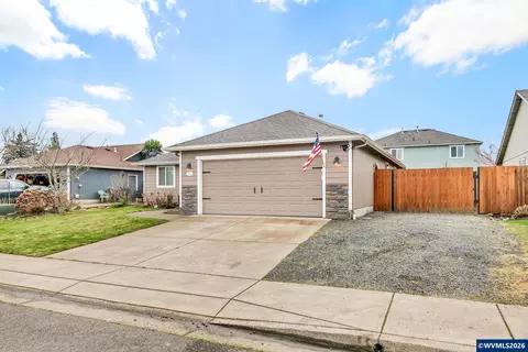 41 Sandalwood Lp Lp, Creswell, OR 97426