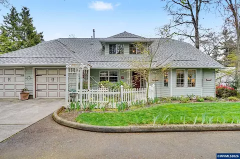 245 Edgewood Dr, Silverton, OR 97381