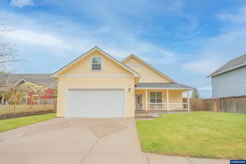 1055 Filbert St, Brownsville, OR 97327