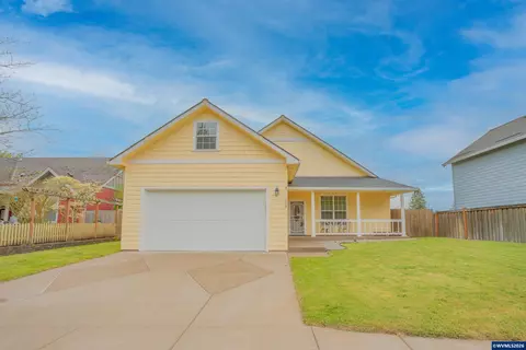 1055 Filbert St, Brownsville, OR 97327