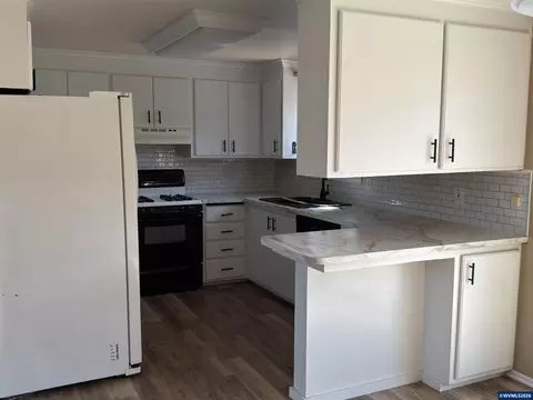 Kitchen - 442 Cedar St, Lyons, OR 97358 photo 1 of 2