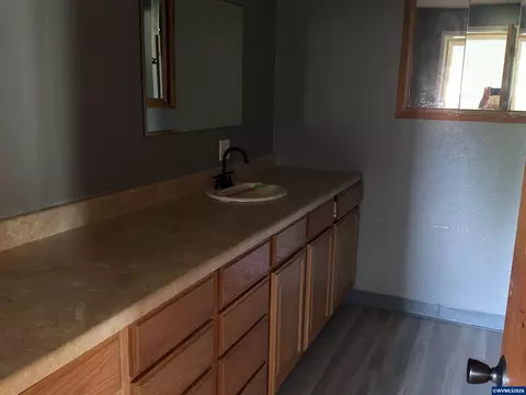 Bath - 442 Cedar St, Lyons, OR 97358 photo 2 of 2