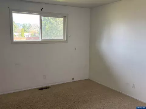 Bedroom - 442 Cedar St, Lyons, OR 97358 photo 5 of 6