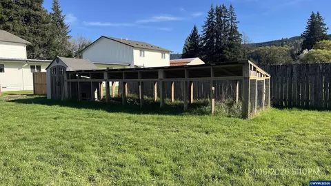 Exterior - 442 Cedar St, Lyons, OR 97358 photo 3 of 3