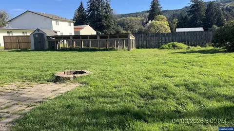 Exterior - 442 Cedar St, Lyons, OR 97358 photo 2 of 3