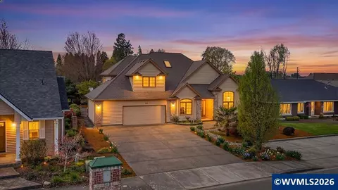 2815 Halzenut Dr, Woodburn, OR 97071