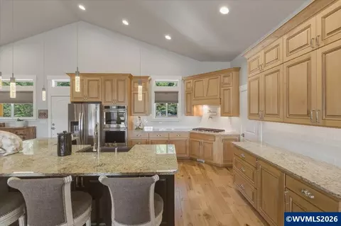 Kitchen - 1647 NE Springhill Dr, Albany, OR 97321 photo 3 of 4