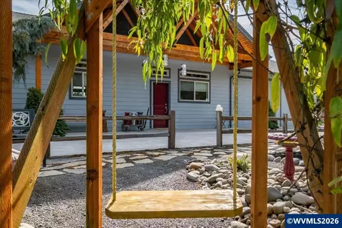 Exterior - 1647 NE Springhill Dr, Albany, OR 97321 photo 5 of 12