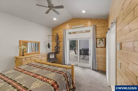 Bedroom - 1647 NE Springhill Dr, Albany, OR 97321 photo 2 of 3