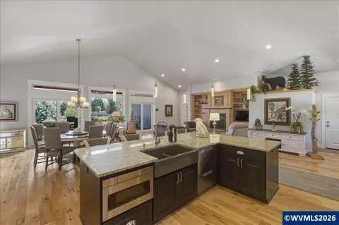 Kitchen - 1647 NE Springhill Dr, Albany, OR 97321 photo 4 of 4
