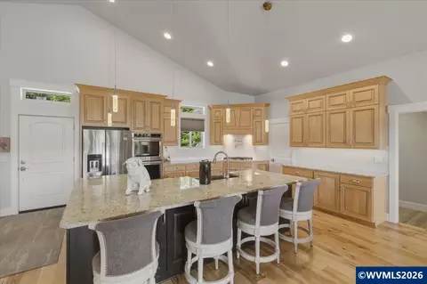 Kitchen - 1647 NE Springhill Dr, Albany, OR 97321 photo 2 of 4