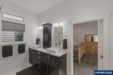 Bath - 1647 NE Springhill Dr, Albany, OR 97321 photo 1 of 6