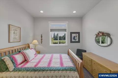 Bedroom - 1647 NE Springhill Dr, Albany, OR 97321 photo 3 of 3