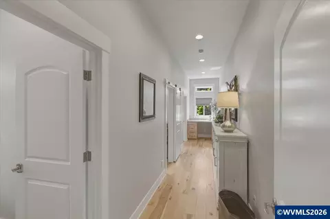Entry Way - 1647 NE Springhill Dr, Albany, OR 97321 photo 2 of 3