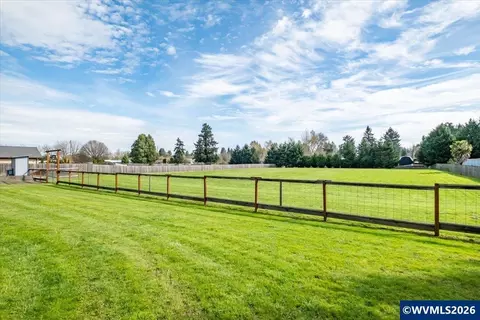 Exterior - 1647 NE Springhill Dr, Albany, OR 97321 photo 8 of 12