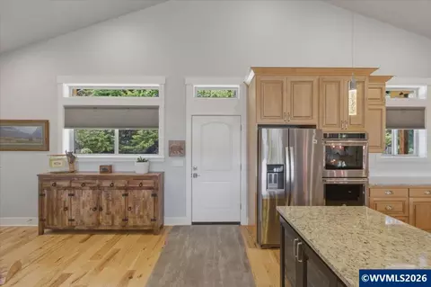 Entry Way - 1647 NE Springhill Dr, Albany, OR 97321 photo 1 of 3