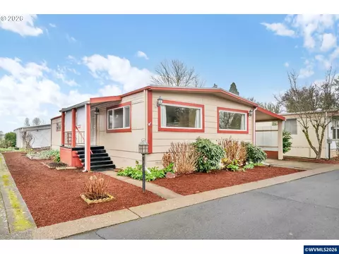 1800 Lakewood Ct #24, Eugene, OR 97402