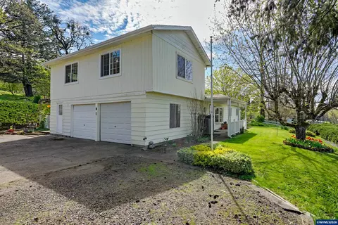 33724 Viewcrest Dr NE, Albany, OR 97322