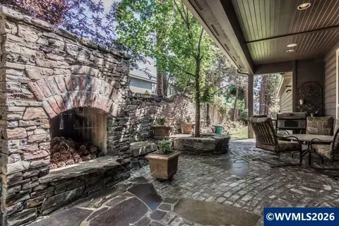 61212 Gorge View St, Bend, OR 97702 photo 2