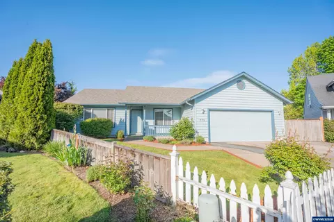 771 Woodland Acres Ln, Eugene, OR 97402