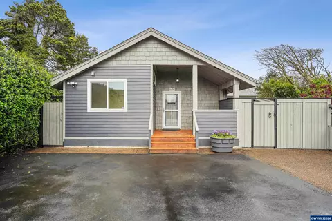 1626 NW 21st St, Lincoln City, OR 97367