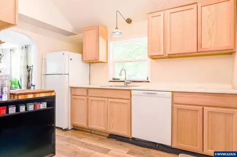1018 7th St NW, Salem, OR 97304