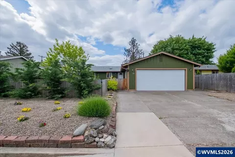 244 Honeysuckle St, Lebanon, OR 97355