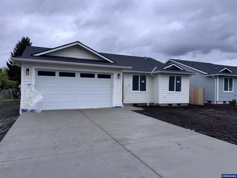 1027 42nd Ave, Sweet Home, OR 97386