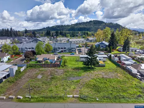 2391 Porter St, Lebanon, OR 97355