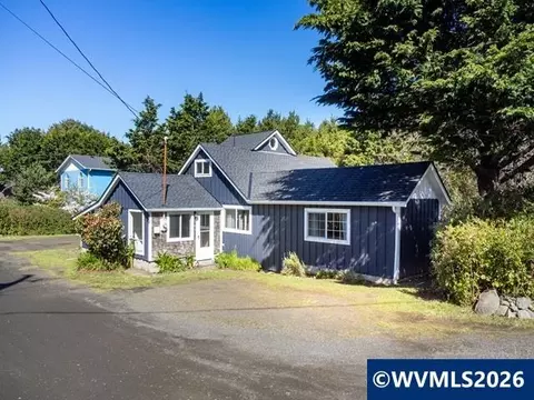 43 NW Knoxville St, Yachats, OR 97498