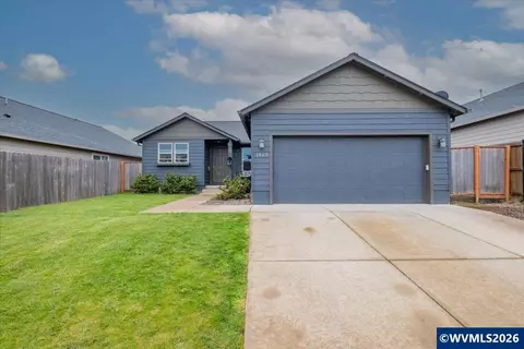 1423 SE Snowberry Ave, Dallas, OR 97338