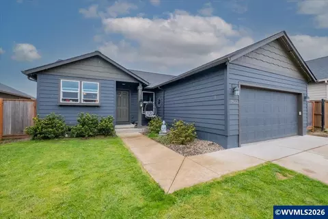 1423 SE Snowberry Ave, Dallas, OR 97338