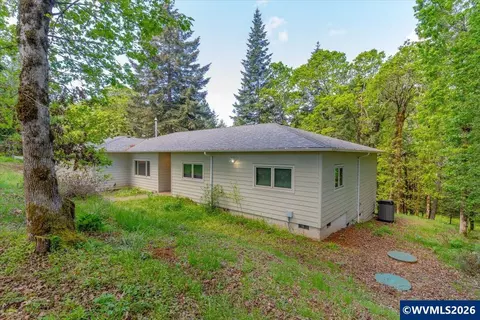 15577 Oakdale Rd, Dallas, OR 97338