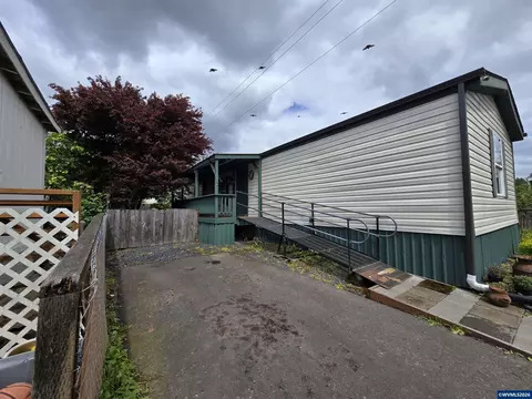 1530 Tamarack St #56, Sweet Home, OR 97386