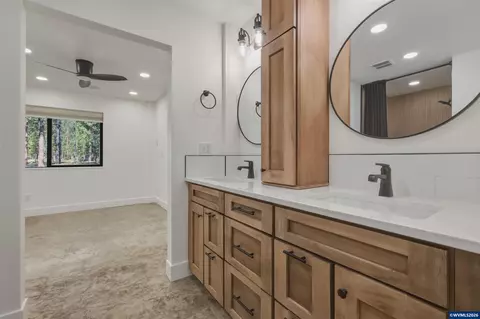 Bath - 2507 Rohlfing Cir, La Pine, OR 97739 photo 2 of 4