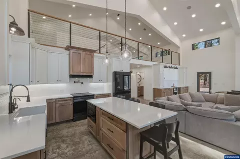 Kitchen - 2507 Rohlfing Cir, La Pine, OR 97739 photo 2 of 3
