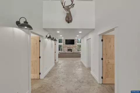 Entry Way - 2507 Rohlfing Cir, La Pine, OR 97739 photo 2 of 5