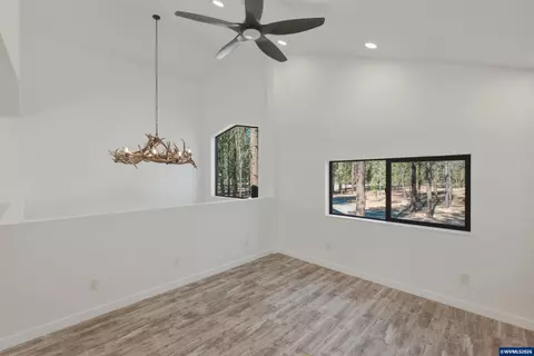 Living - 2507 Rohlfing Cir, La Pine, OR 97739 photo 3 of 4