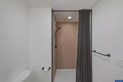 Bath - 2507 Rohlfing Cir, La Pine, OR 97739 photo 1 of 4