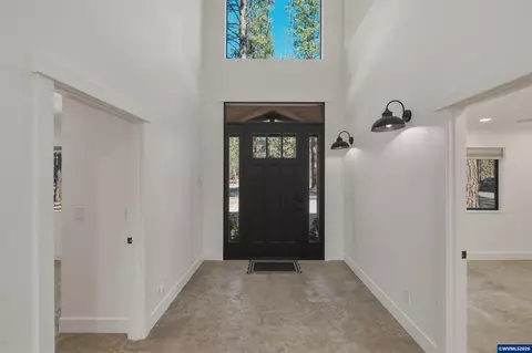 Entry Way - 2507 Rohlfing Cir, La Pine, OR 97739 photo 1 of 5