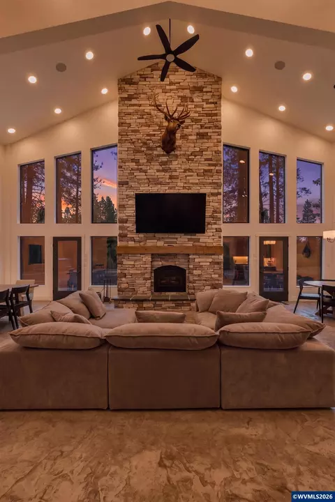 Living - 2507 Rohlfing Cir, La Pine, OR 97739 photo 1 of 4