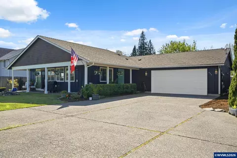 624 N Pershing St, Mount Angel, OR 97362