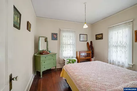 Bedroom - 700 Oak St, Silverton, OR 97381 photo 3 of 5