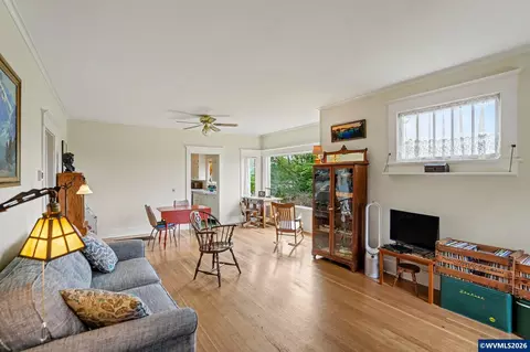 Living - 700 Oak St, Silverton, OR 97381 photo 1 of 1