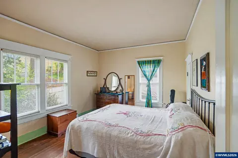 Bedroom - 700 Oak St, Silverton, OR 97381 photo 1 of 5