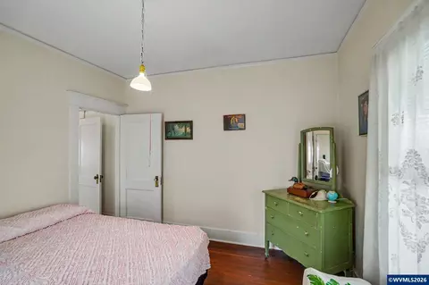 Bedroom - 700 Oak St, Silverton, OR 97381 photo 4 of 5