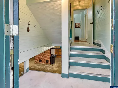 Entry Way - 102 E 5th St, Molalla, OR 97038 photo 8 of 8