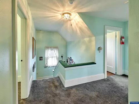 Entry Way - 102 E 5th St, Molalla, OR 97038 photo 4 of 8