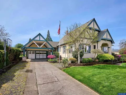 Exterior - 102 E 5th St, Molalla, OR 97038 photo 4 of 8